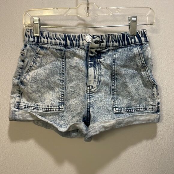 𝅺wild Fable woman’s acid wash jean shorts - Picture 2 of 12